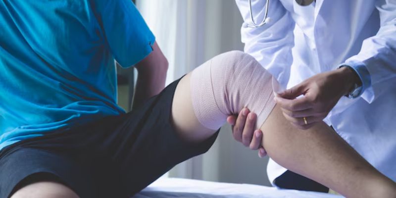 Non-Surgical vs Surgical Knee Treatments: Insights from an Orthopedic Surgeon for Knee&nbsp;Replacement